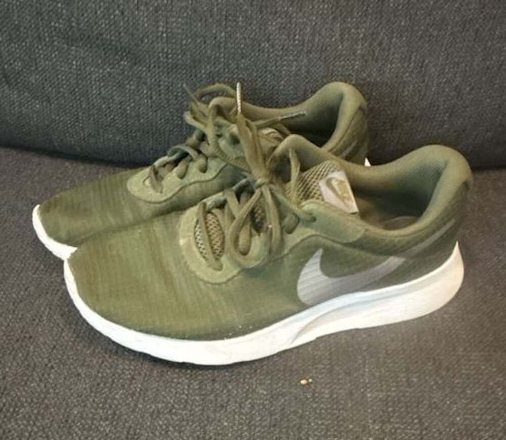 Nike Tanjun Olive Green Running Shoes, woman’s 8.5